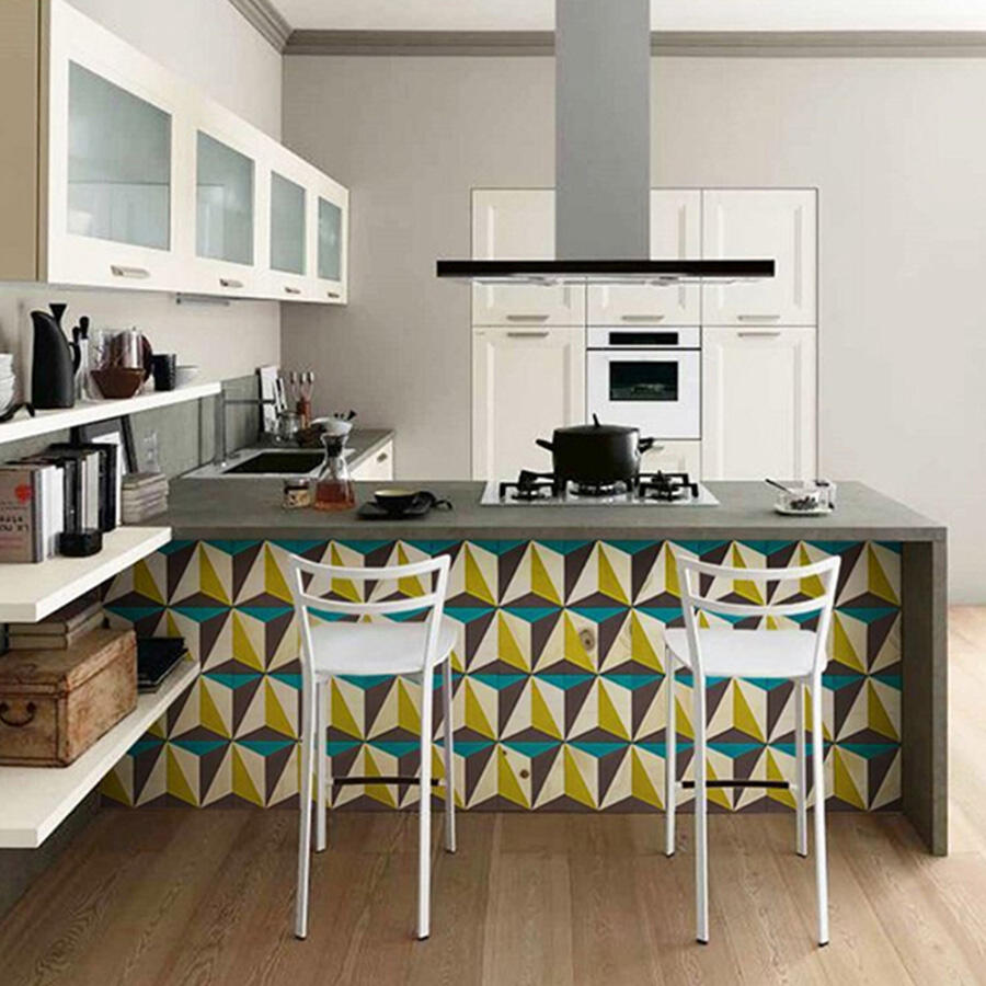 Beabarcas - wooden tiles wooden tiles, mattonelle di legno dipinte a mano, applicate su un bancone da cucina in un'abitazione privata