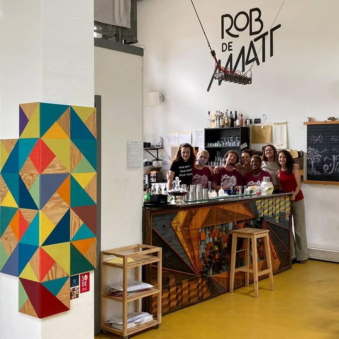decorazione a mano su mattonelle di legno wooden tiles