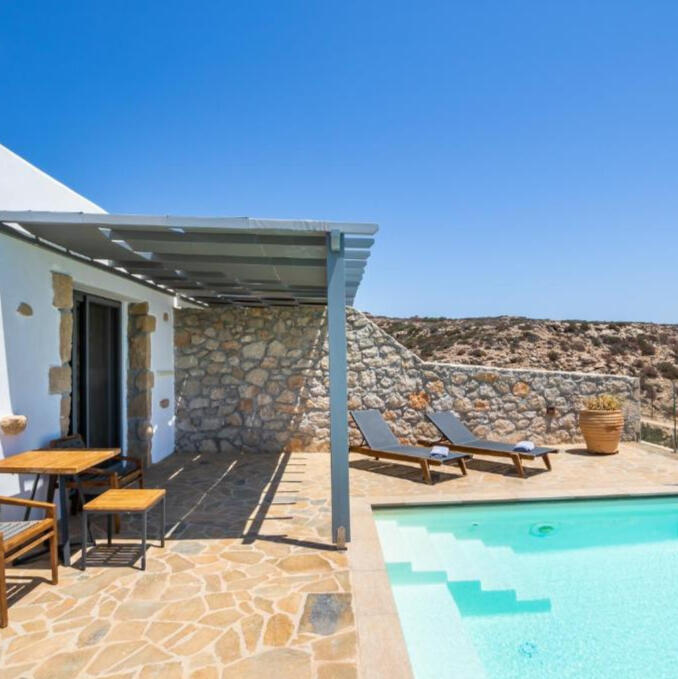 decorazione di pannelli in legno per le ville del complesso Sohie Wellness Suites a Karpathos in Grecia