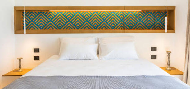 decorazione di pannelli in legno per le ville del complesso Sohie Wellness Suites a Karpathos in Grecia